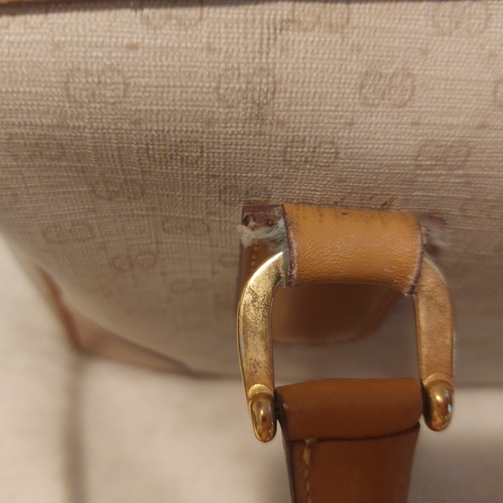 Authentic Vintage Gucci Body Bag - Picture 5 of 14